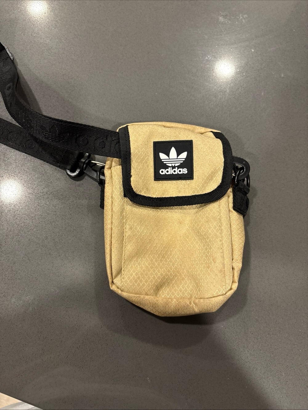 Adidas Unisex Crossbody Bag for Cellphone/Wallet, Tan/gold
